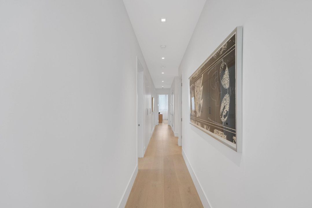 Под контрактом: $4,950,000 (5 спален, 5 ванн, 5429 Квадратных фут)