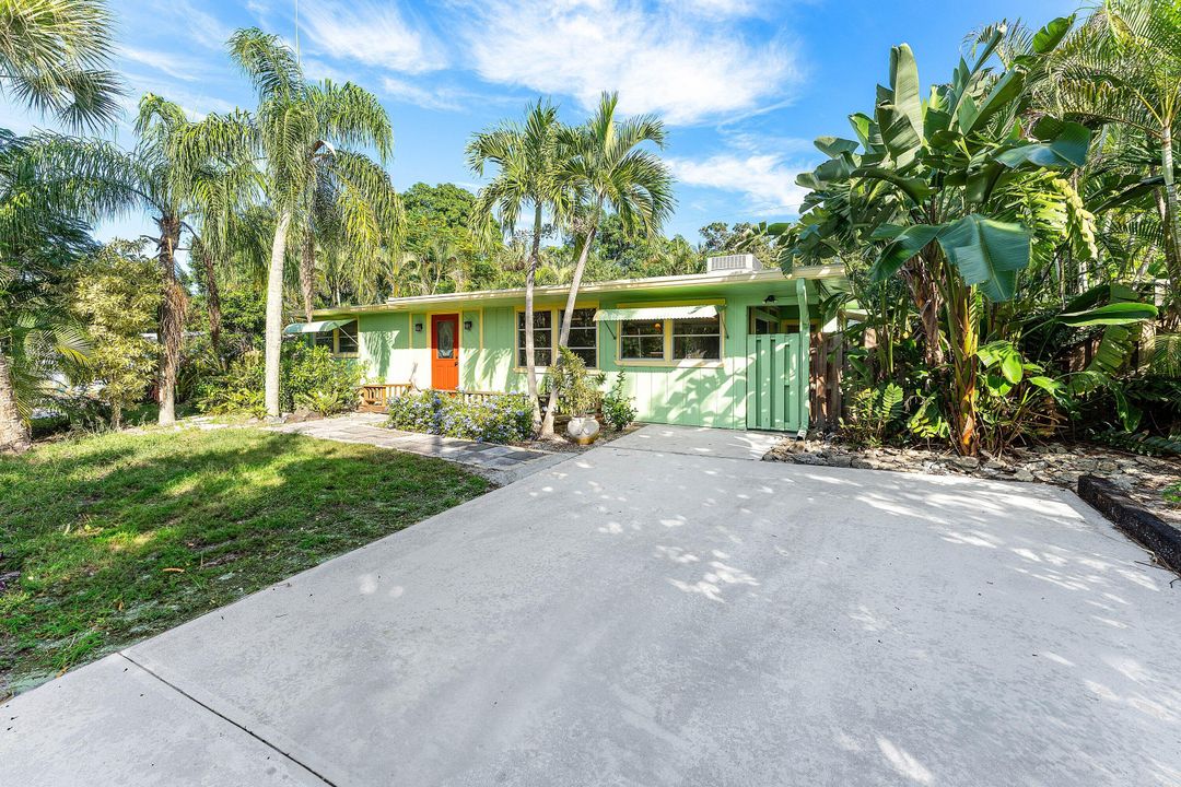 Active With Contract: $329,000 (2 beds, 1 baths, 1092 Square Feet)