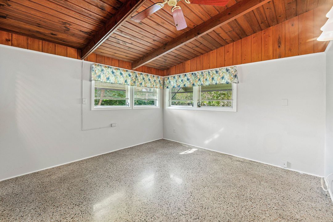 Active With Contract: $329,000 (2 beds, 1 baths, 1092 Square Feet)