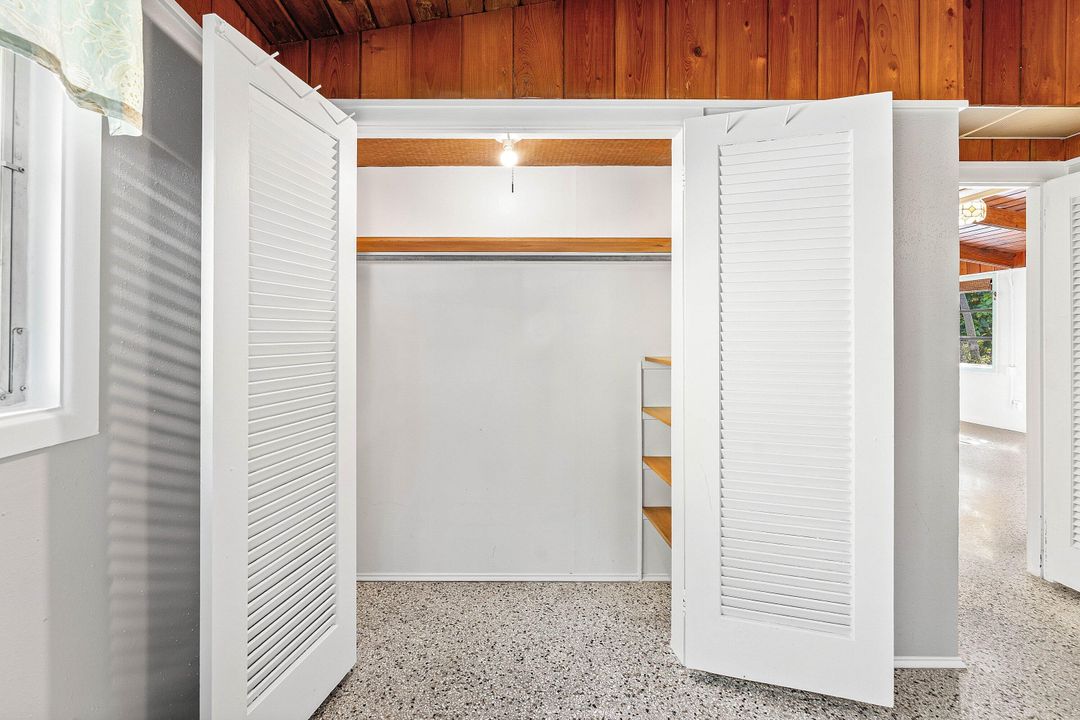 Active With Contract: $329,000 (2 beds, 1 baths, 1092 Square Feet)