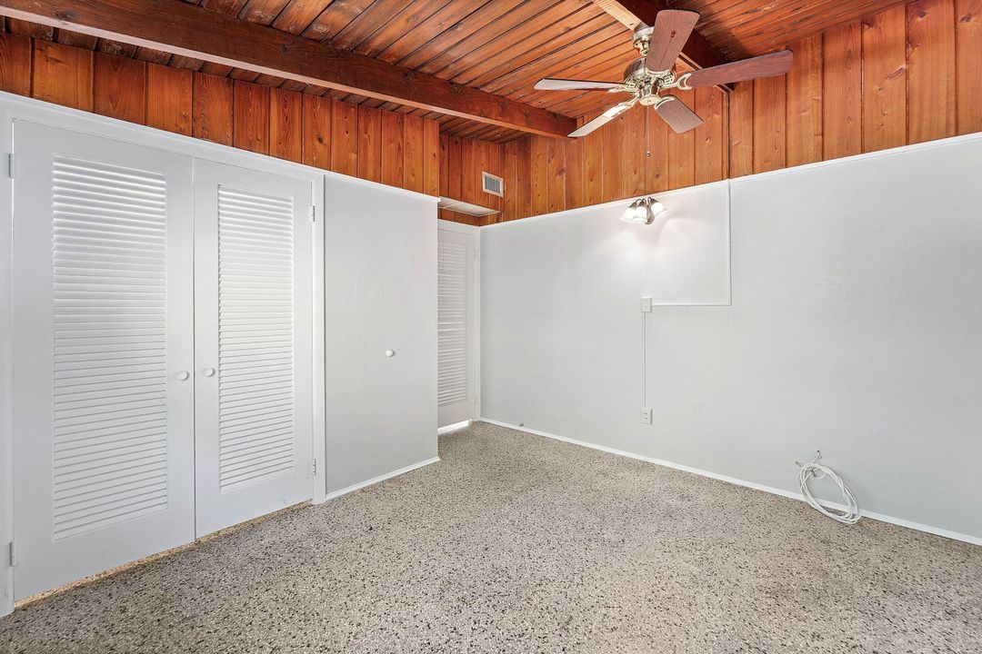 Active With Contract: $329,000 (2 beds, 1 baths, 1092 Square Feet)