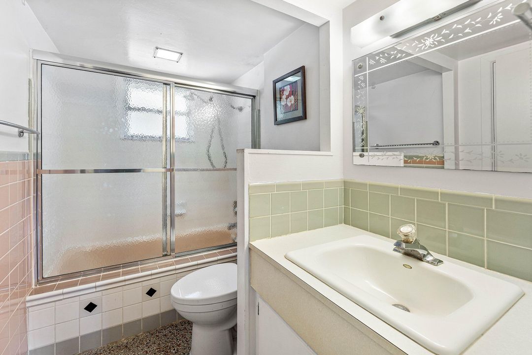 Active With Contract: $329,000 (2 beds, 1 baths, 1092 Square Feet)