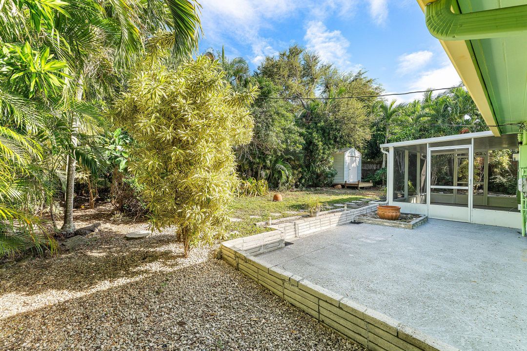 Active With Contract: $329,000 (2 beds, 1 baths, 1092 Square Feet)