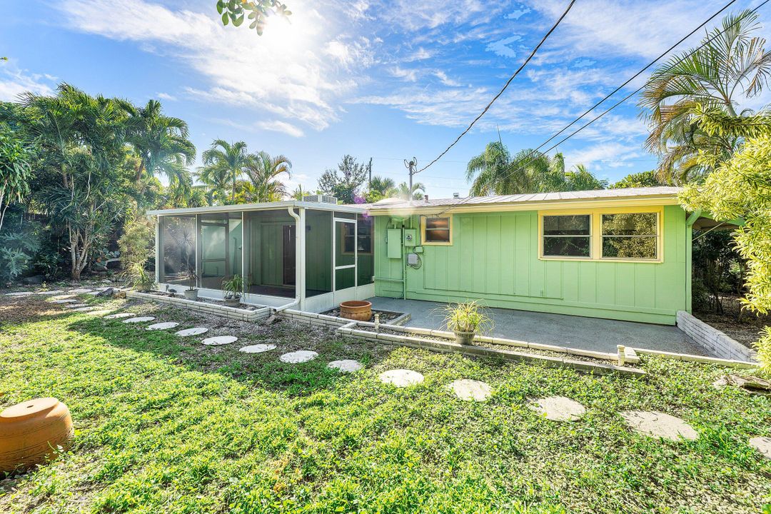 Active With Contract: $329,000 (2 beds, 1 baths, 1092 Square Feet)