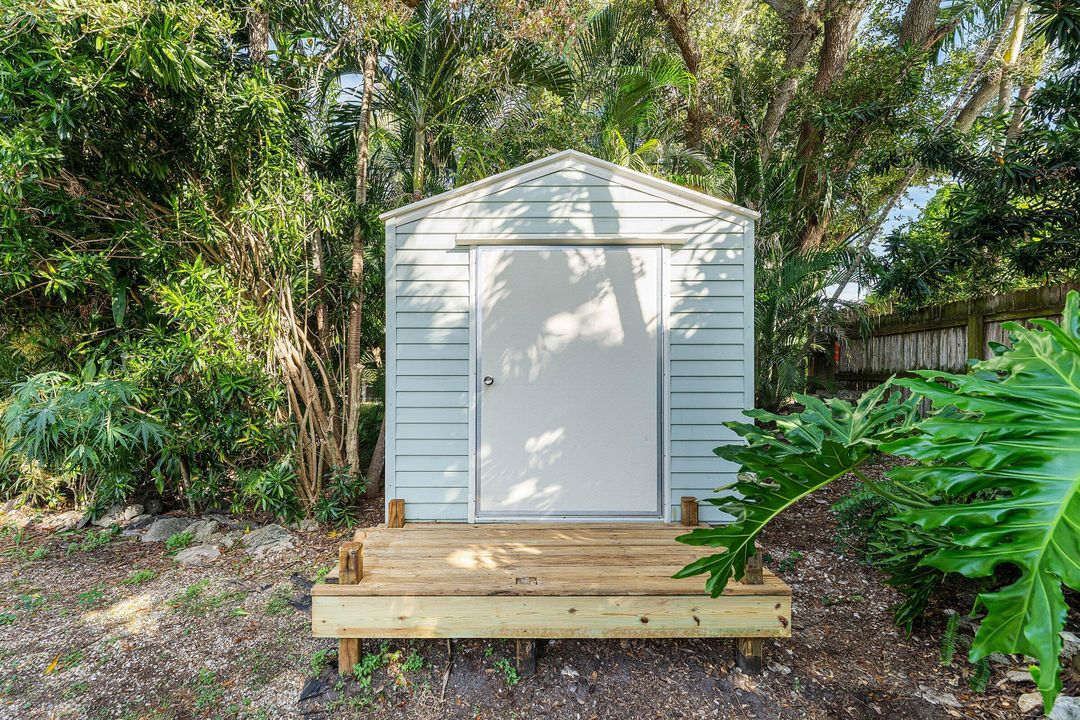 Active With Contract: $329,000 (2 beds, 1 baths, 1092 Square Feet)