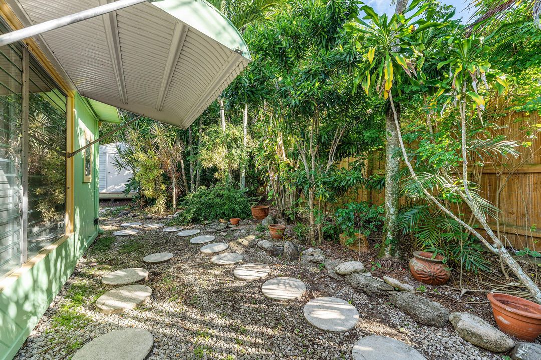 Active With Contract: $329,000 (2 beds, 1 baths, 1092 Square Feet)