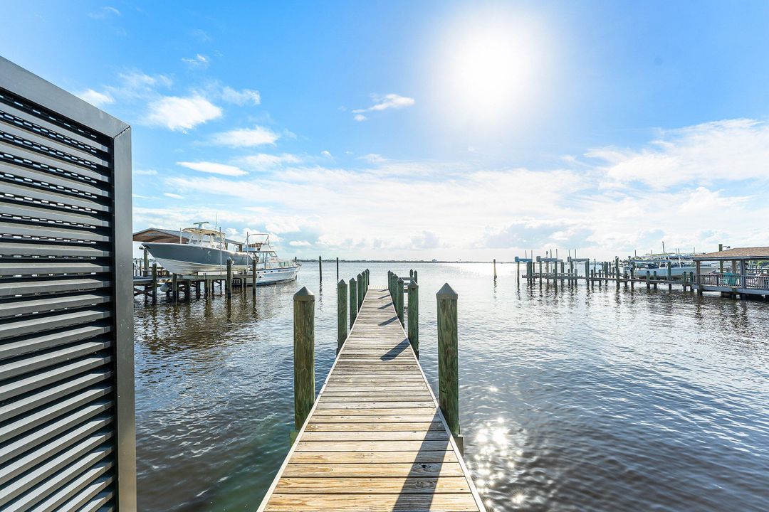 Active With Contract: $329,000 (2 beds, 1 baths, 1092 Square Feet)