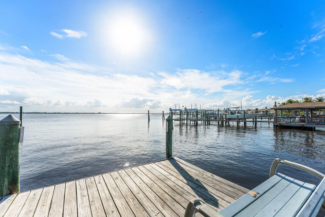 Active With Contract: $329,000 (2 beds, 1 baths, 1092 Square Feet)