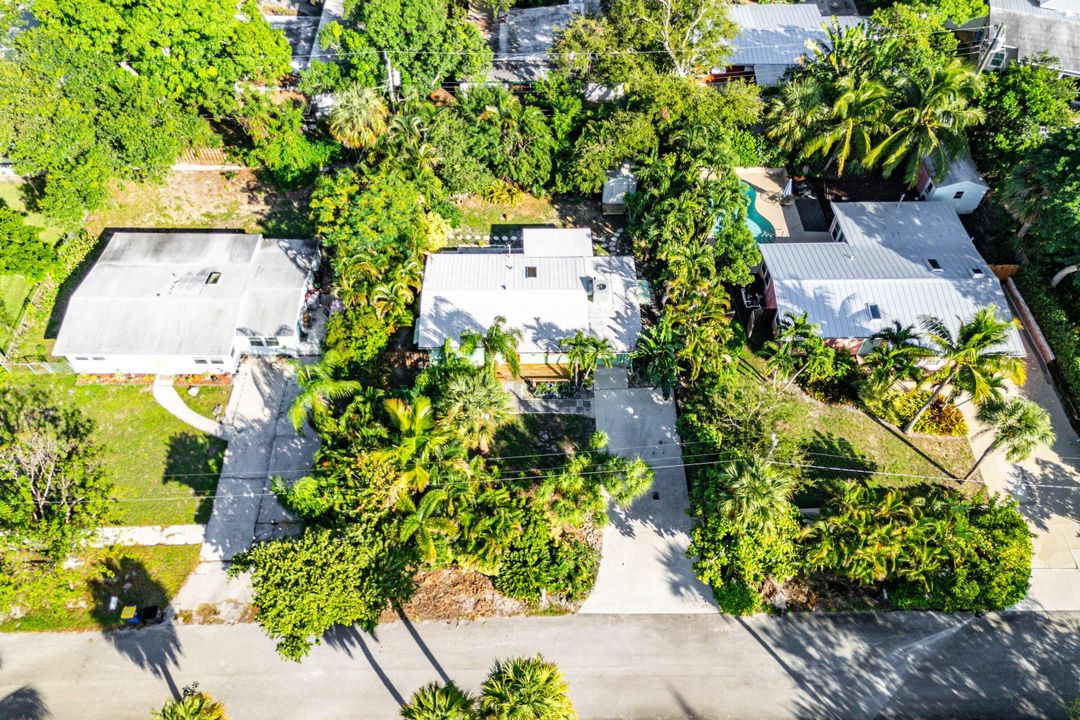 Active With Contract: $329,000 (2 beds, 1 baths, 1092 Square Feet)