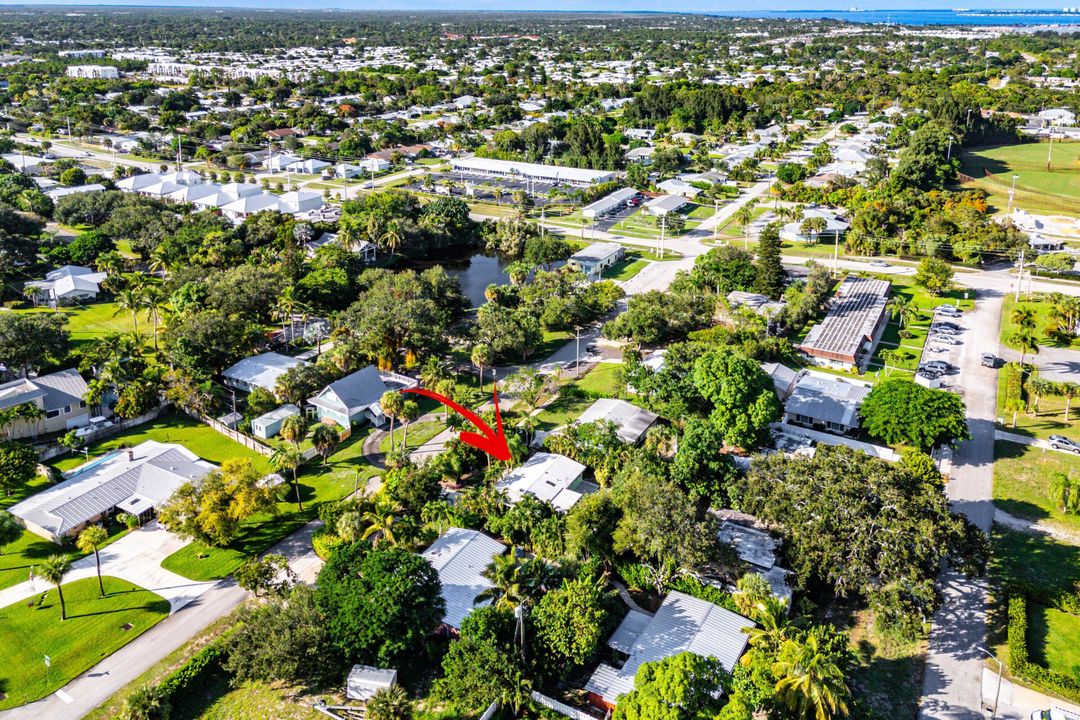 Active With Contract: $329,000 (2 beds, 1 baths, 1092 Square Feet)