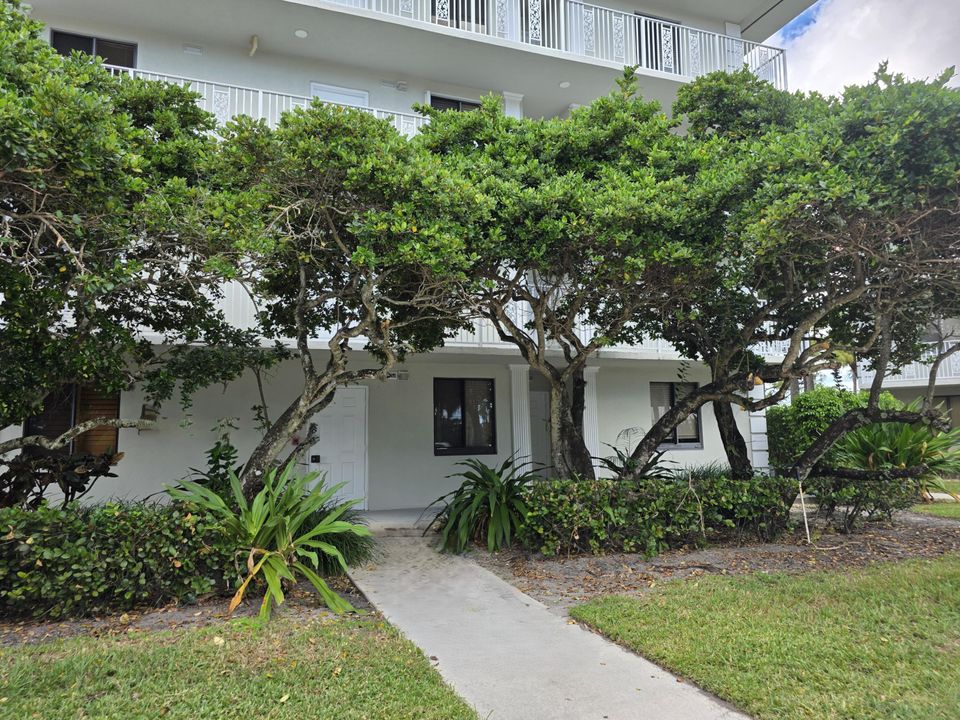 合同活跃: $2,100 (2 贝兹, 2 浴室, 1442 平方英尺)