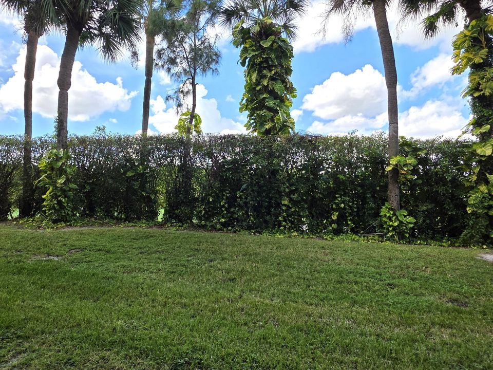 合同活跃: $2,100 (2 贝兹, 2 浴室, 1442 平方英尺)