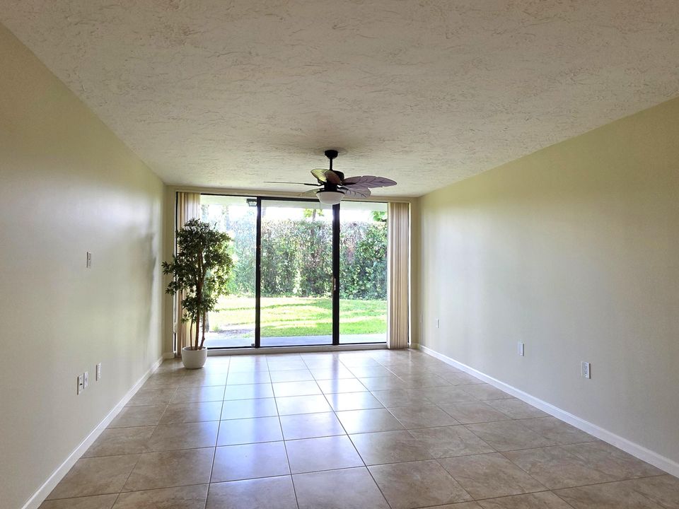 合同活跃: $2,100 (2 贝兹, 2 浴室, 1442 平方英尺)