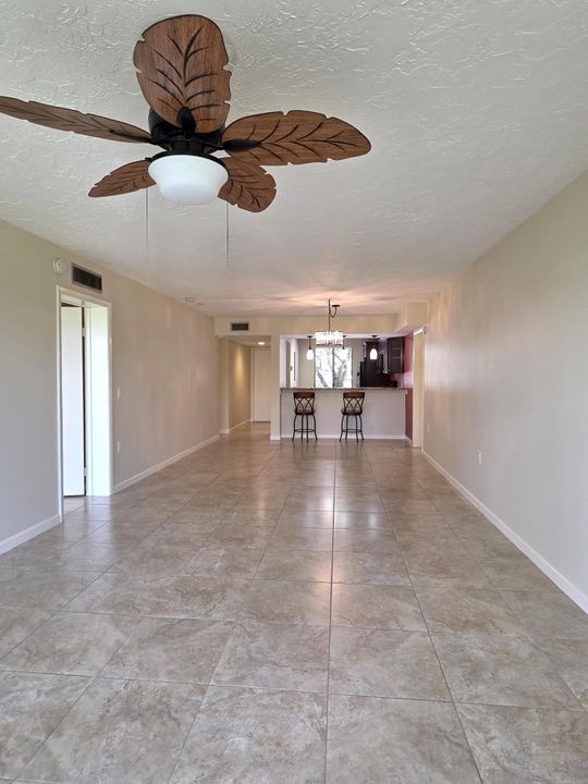 合同活跃: $2,100 (2 贝兹, 2 浴室, 1442 平方英尺)