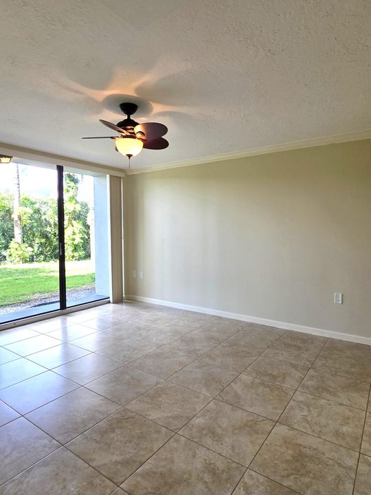 合同活跃: $2,100 (2 贝兹, 2 浴室, 1442 平方英尺)