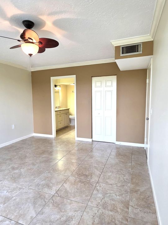 合同活跃: $2,100 (2 贝兹, 2 浴室, 1442 平方英尺)