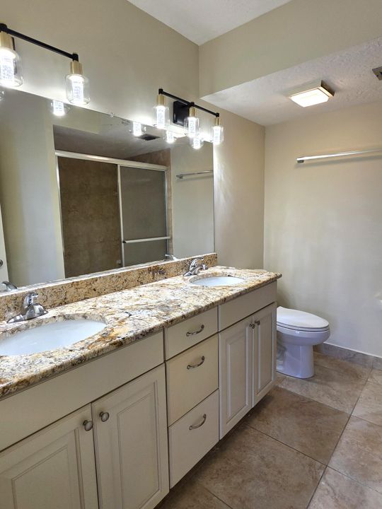 合同活跃: $2,100 (2 贝兹, 2 浴室, 1442 平方英尺)