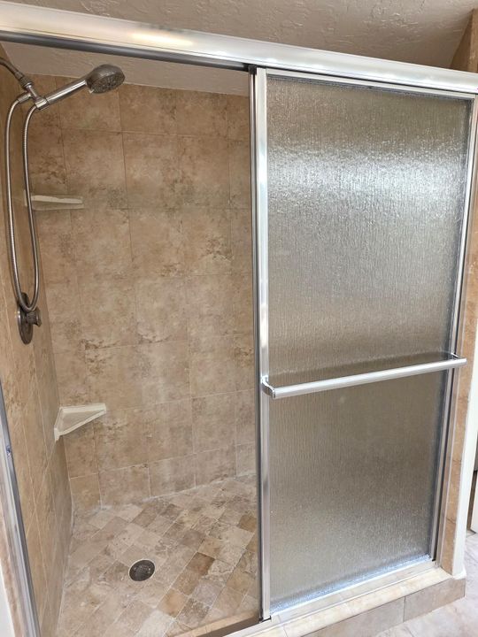 合同活跃: $2,100 (2 贝兹, 2 浴室, 1442 平方英尺)