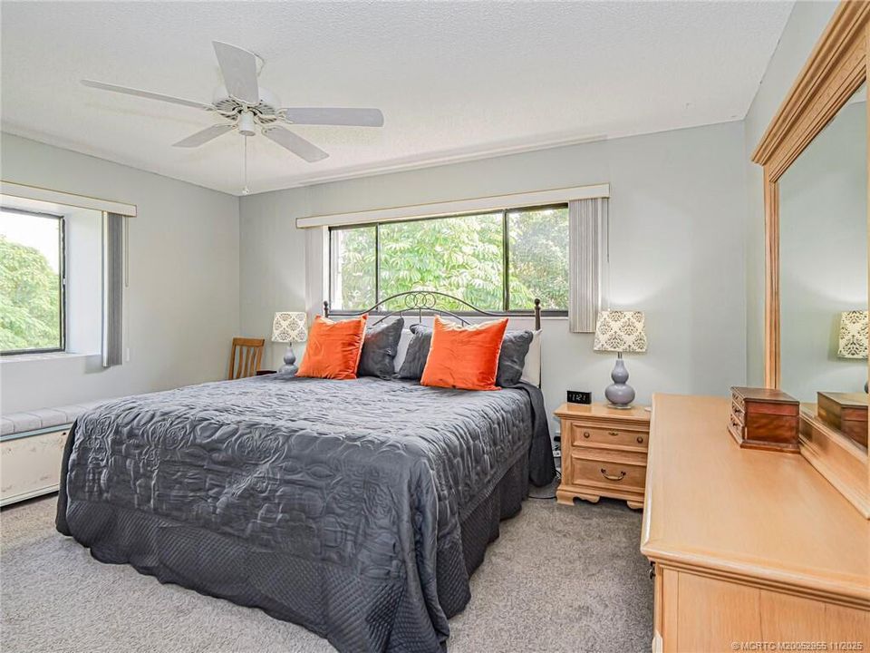 На продажу: $197,500 (2 спален, 2 ванн, 1209 Квадратных фут)