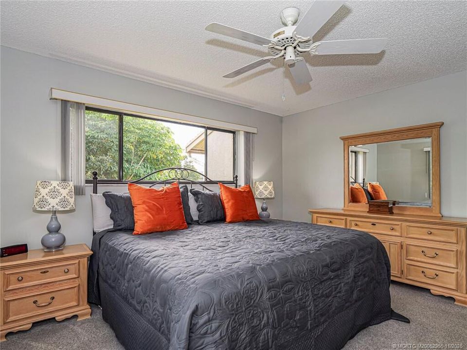 На продажу: $197,500 (2 спален, 2 ванн, 1209 Квадратных фут)