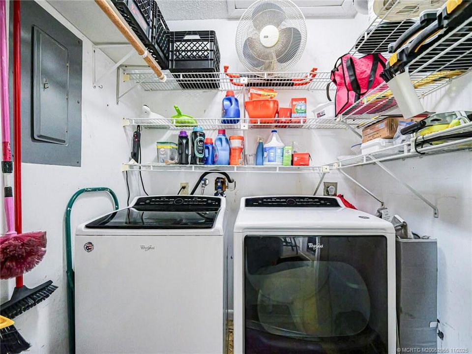 На продажу: $197,500 (2 спален, 2 ванн, 1209 Квадратных фут)