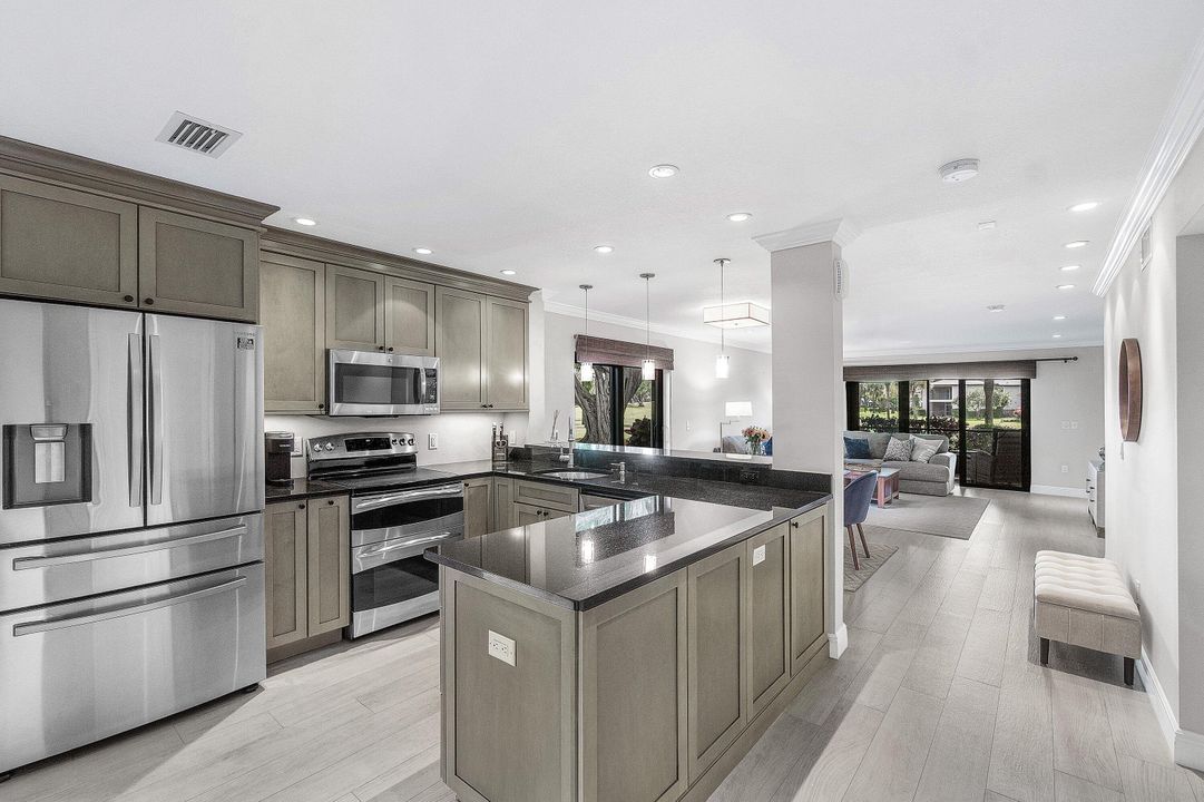 For Sale: $199,500 (2 beds, 2 baths, 1429 Square Feet)