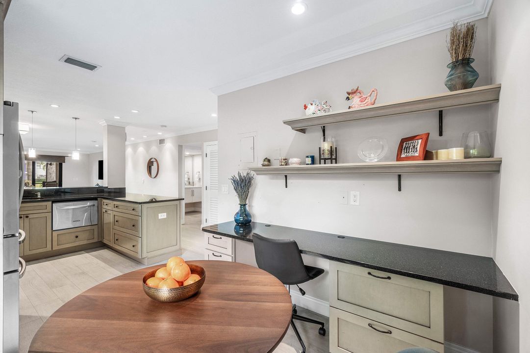 For Sale: $199,500 (2 beds, 2 baths, 1429 Square Feet)