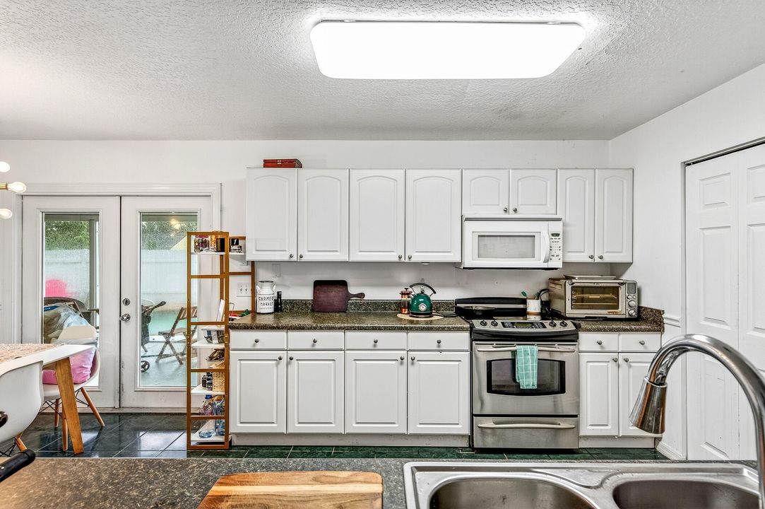 待售: $340,000 (3 贝兹, 2 浴室, 1056 平方英尺)