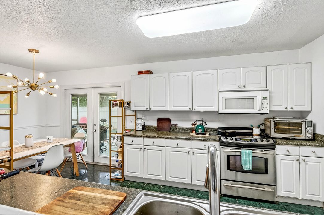 待售: $340,000 (3 贝兹, 2 浴室, 1056 平方英尺)