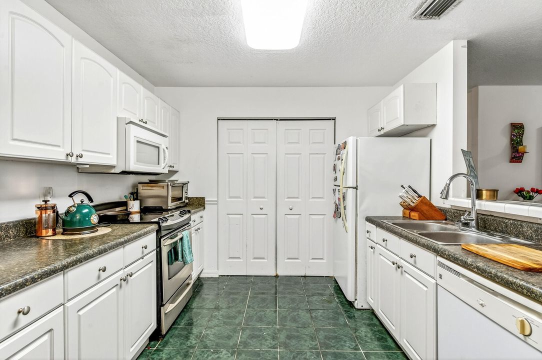 待售: $340,000 (3 贝兹, 2 浴室, 1056 平方英尺)