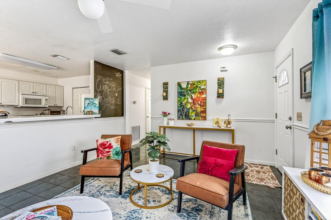 待售: $340,000 (3 贝兹, 2 浴室, 1056 平方英尺)