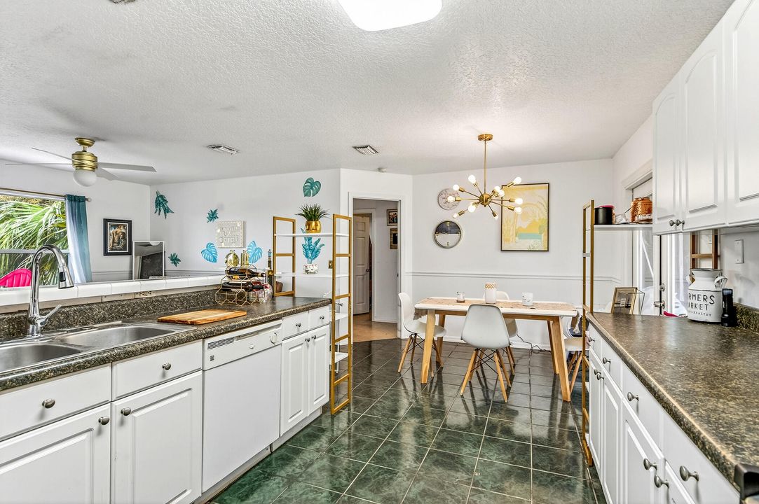 待售: $340,000 (3 贝兹, 2 浴室, 1056 平方英尺)