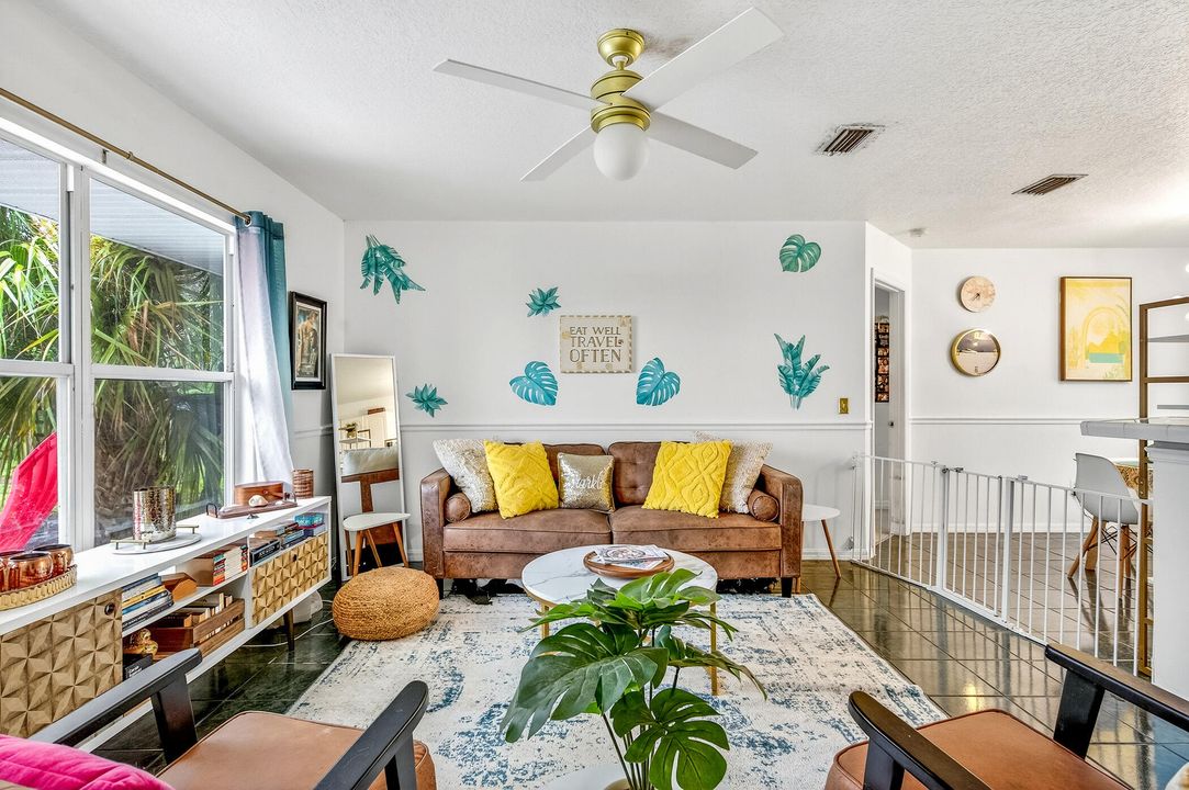 待售: $340,000 (3 贝兹, 2 浴室, 1056 平方英尺)