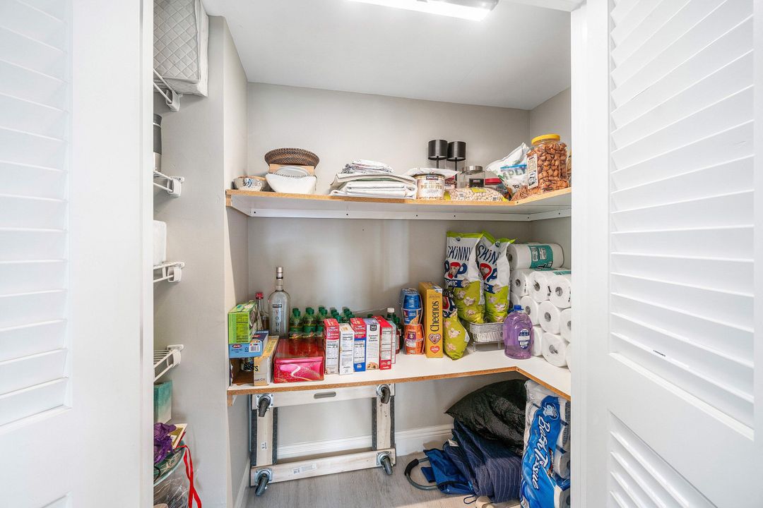 For Sale: $199,500 (2 beds, 2 baths, 1429 Square Feet)