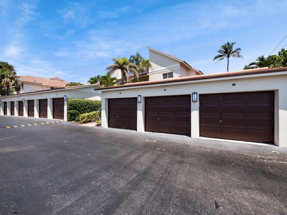 For Sale: $1,199,000 (2 beds, 2 baths, 1700 Square Feet)