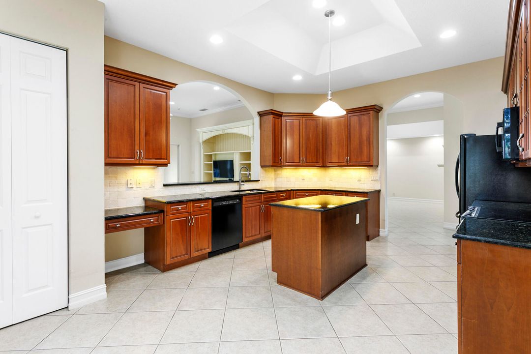 En Venta: $609,000 (3 camas, 3 baños, 2750 Pies cuadrados)