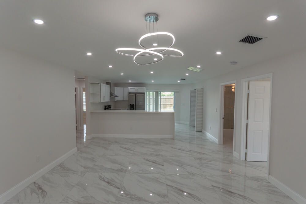 En Venta: $595,000 (4 camas, 3 baños, 1640 Pies cuadrados)