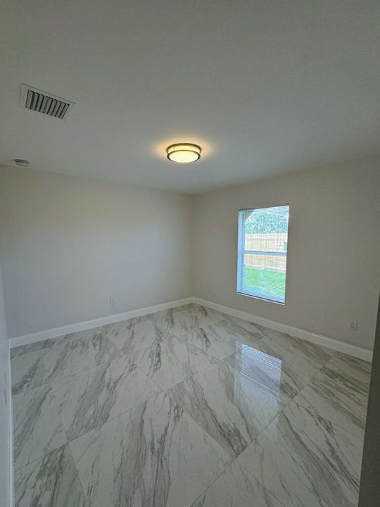 En Venta: $595,000 (4 camas, 3 baños, 1640 Pies cuadrados)