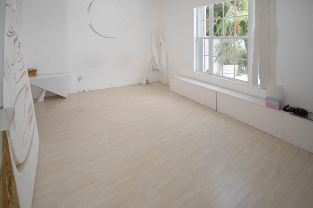 Под контрактом: $799,000 (3 спален, 2 ванн, 2024 Квадратных фут)