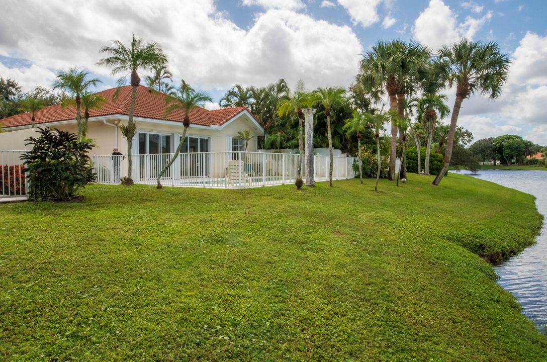 Под контрактом: $799,000 (3 спален, 2 ванн, 2024 Квадратных фут)