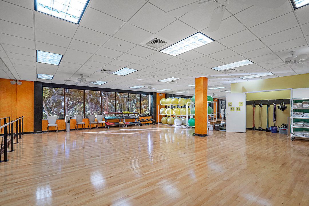 For Sale: $199,500 (2 beds, 2 baths, 1429 Square Feet)