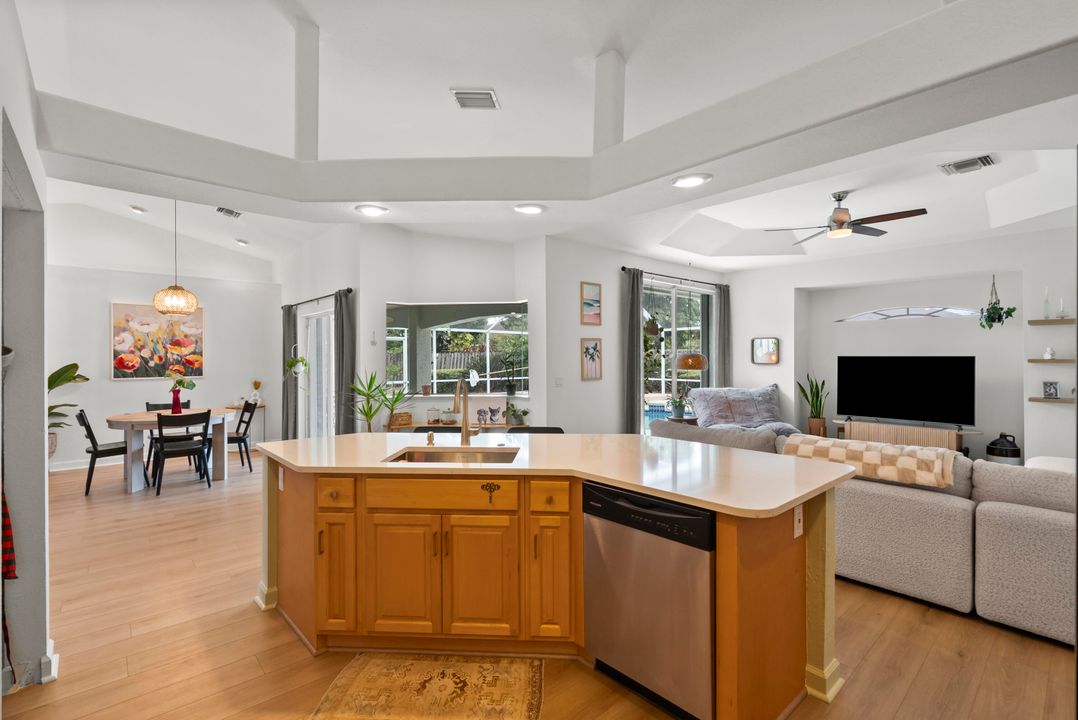 待售: $524,900 (3 贝兹, 2 浴室, 2010 平方英尺)