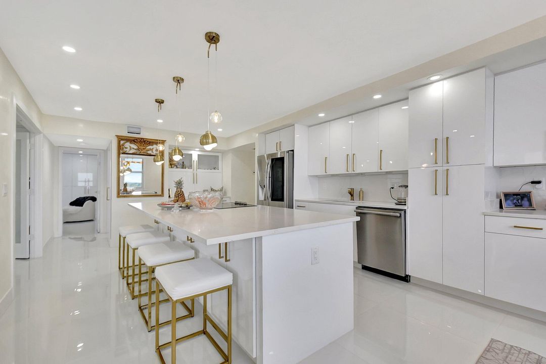 В аренду: $4,250 (2 спален, 2 ванн, 1400 Квадратных фут)