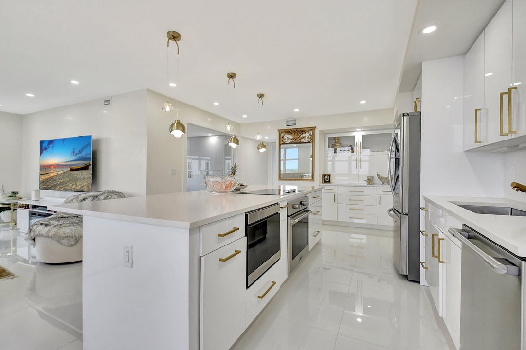 В аренду: $4,250 (2 спален, 2 ванн, 1400 Квадратных фут)