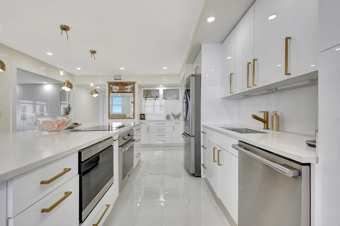 В аренду: $4,250 (2 спален, 2 ванн, 1400 Квадратных фут)