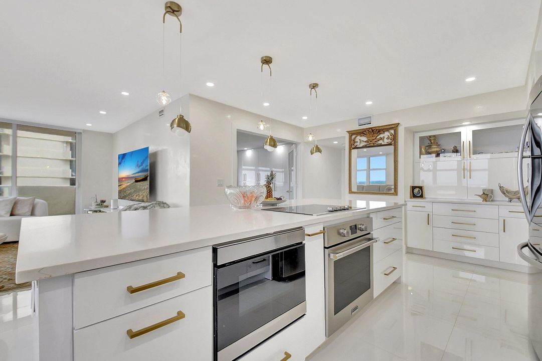 В аренду: $4,250 (2 спален, 2 ванн, 1400 Квадратных фут)