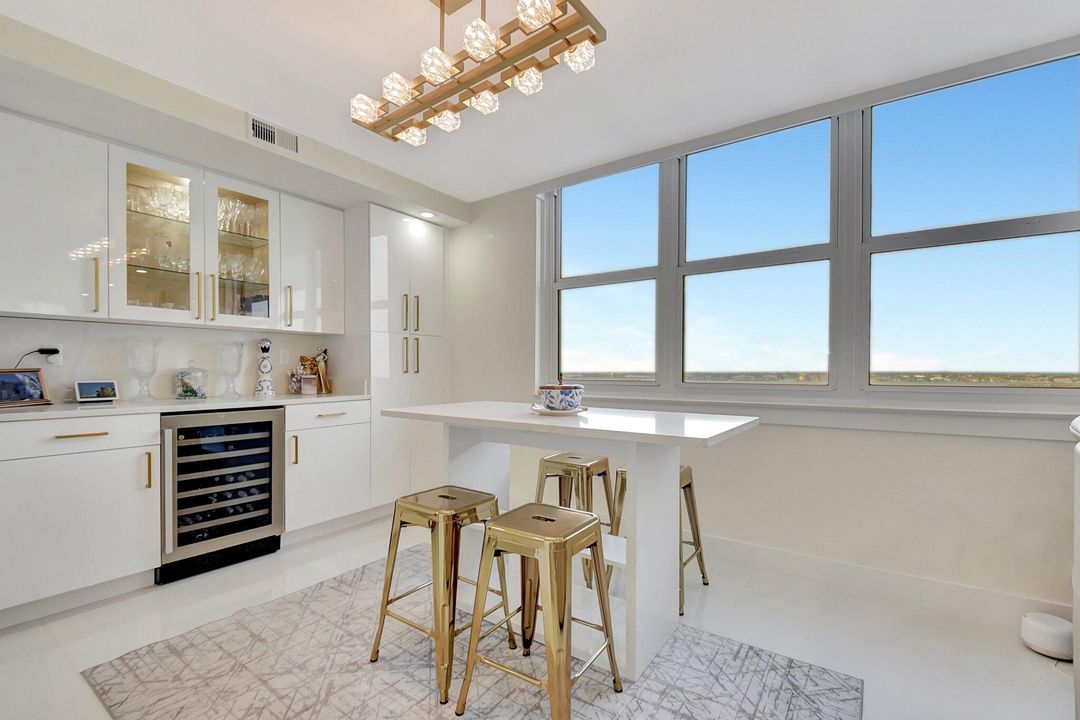 В аренду: $4,250 (2 спален, 2 ванн, 1400 Квадратных фут)