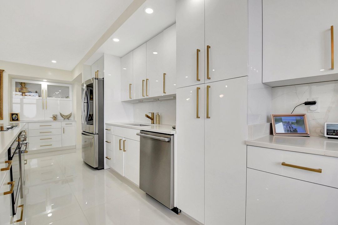 В аренду: $4,250 (2 спален, 2 ванн, 1400 Квадратных фут)