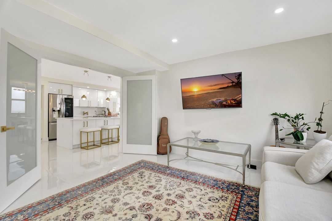 В аренду: $4,250 (2 спален, 2 ванн, 1400 Квадратных фут)