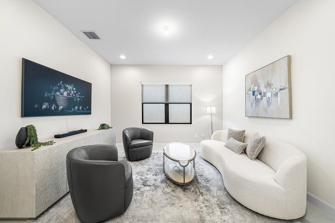 Activo con contrato: $1,495,000 (3 camas, 3 baños, 2425 Pies cuadrados)